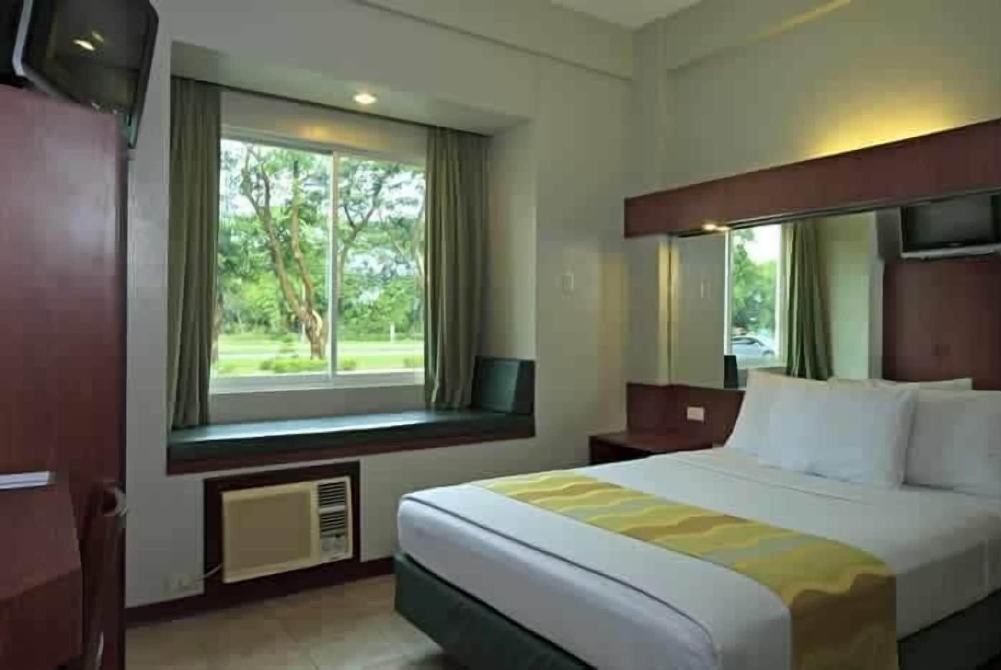 Microtel By Wyndham Tarlac Esterno foto