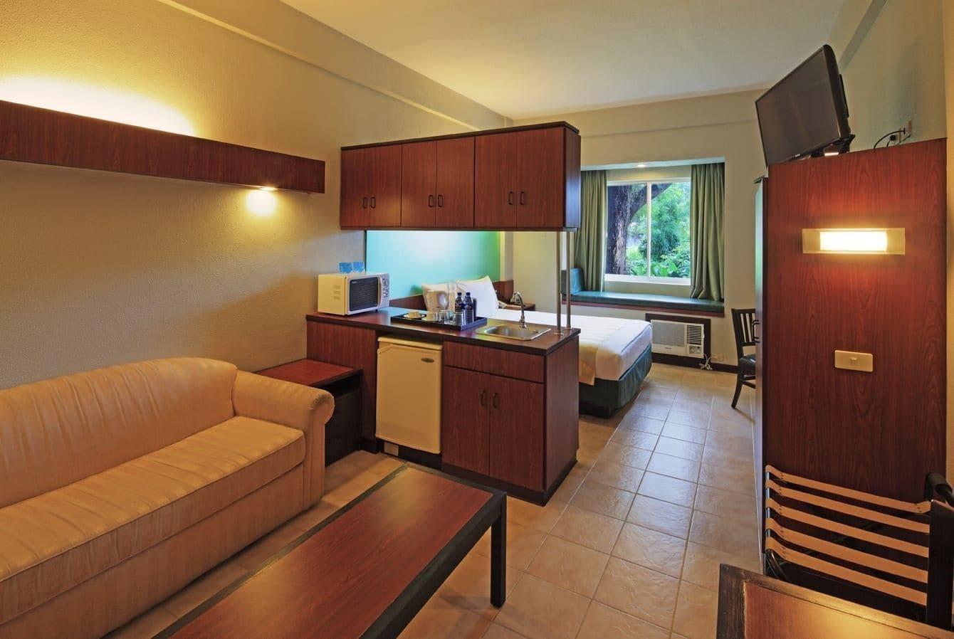 Microtel By Wyndham Tarlac Esterno foto