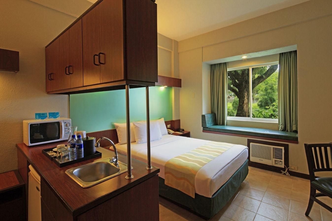 Microtel By Wyndham Tarlac Esterno foto