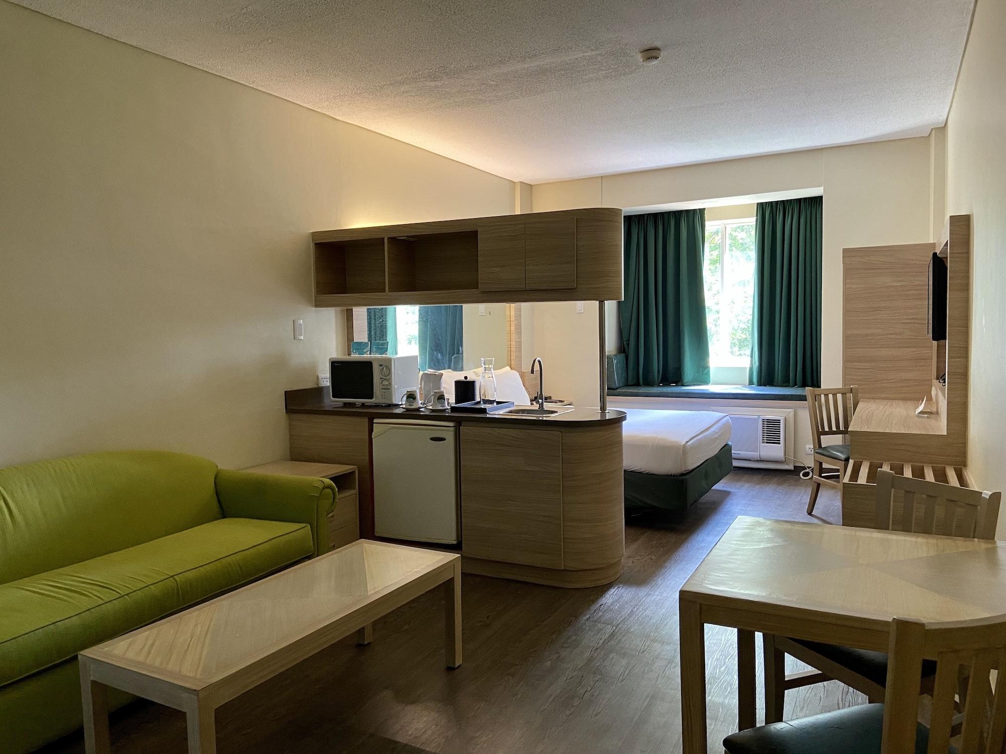 Microtel By Wyndham Tarlac Esterno foto