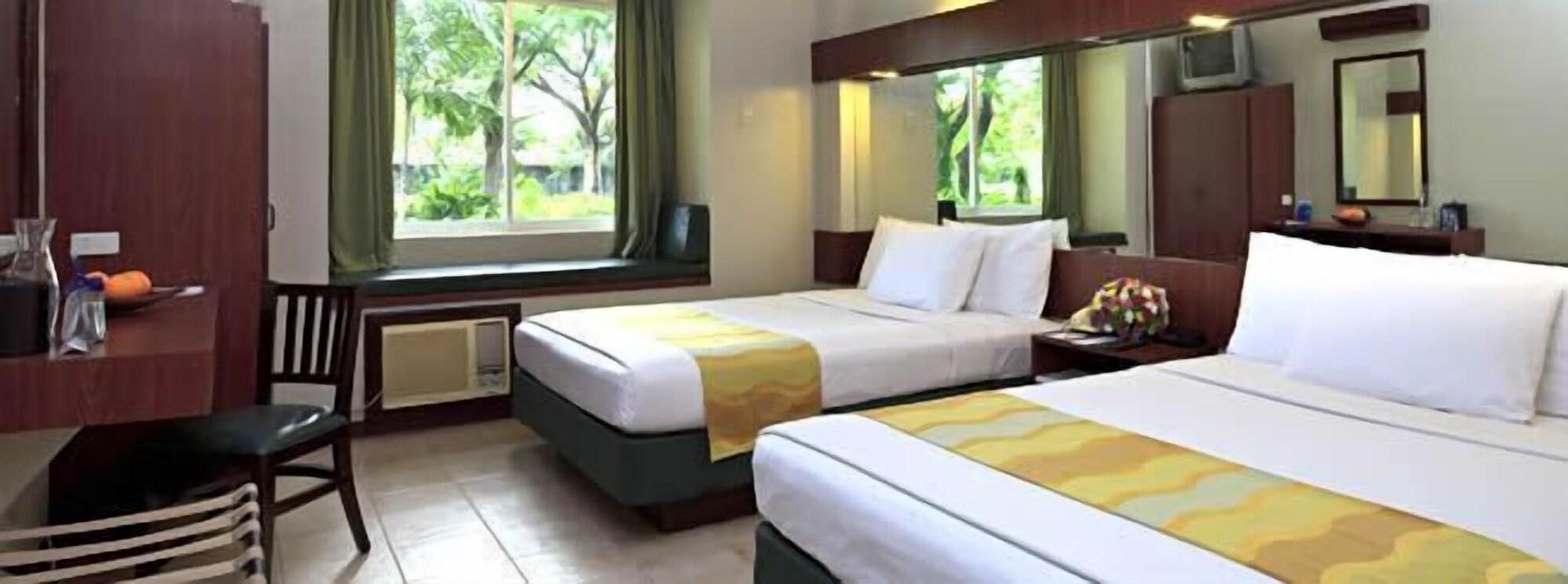 Microtel By Wyndham Tarlac Esterno foto