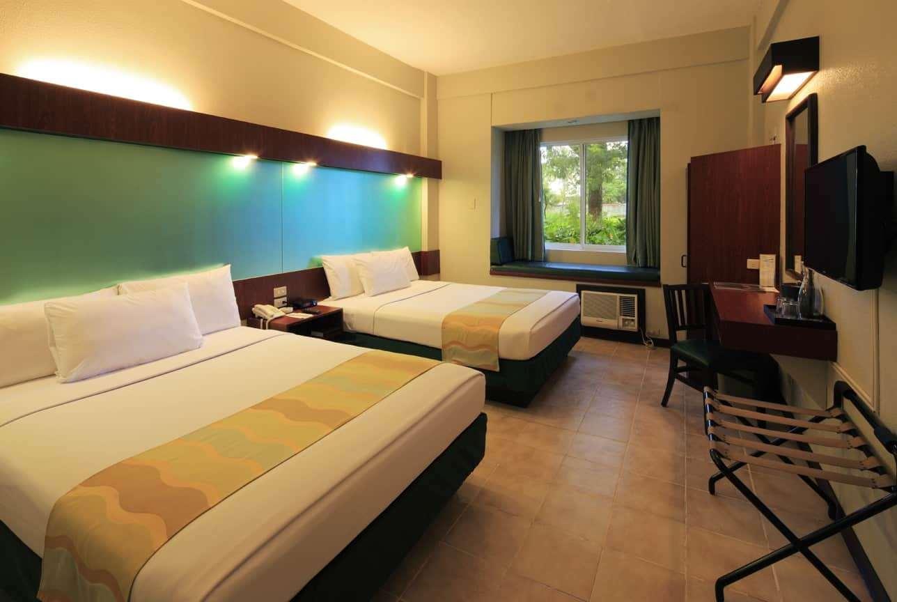 Microtel By Wyndham Tarlac Esterno foto