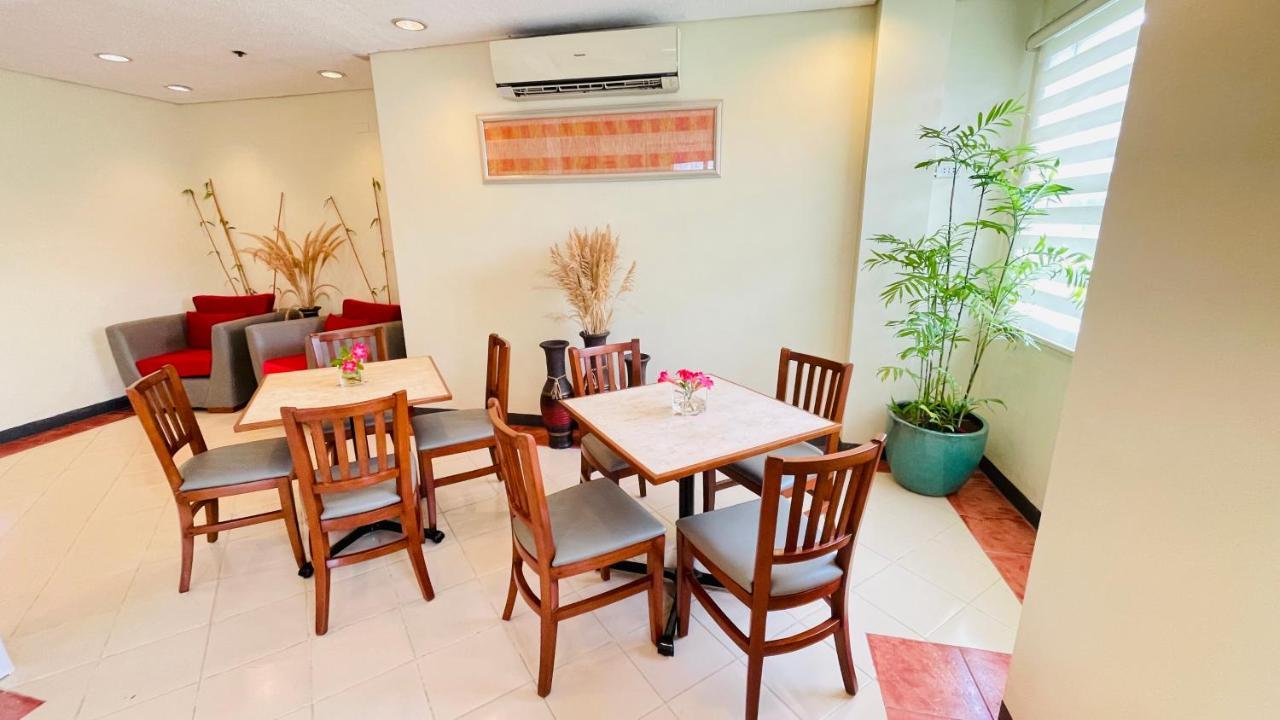Microtel By Wyndham Tarlac Esterno foto