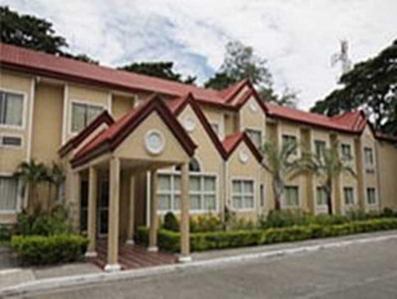 Microtel By Wyndham Tarlac Esterno foto