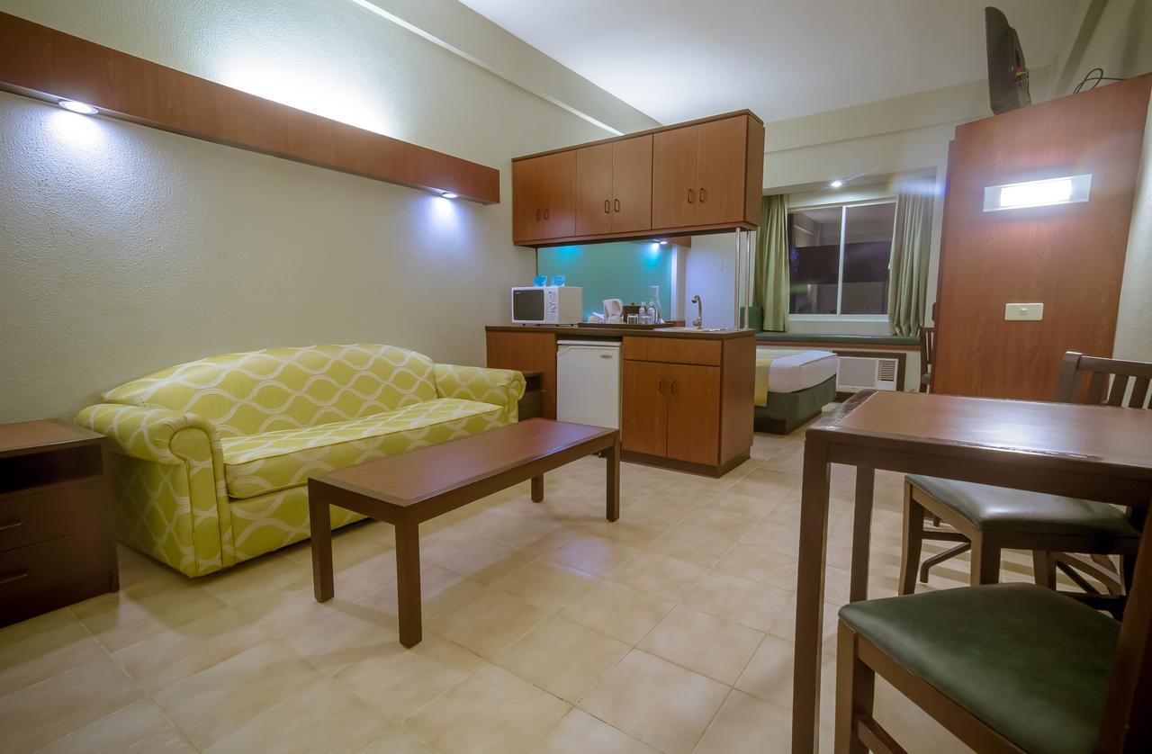 Microtel By Wyndham Tarlac Esterno foto