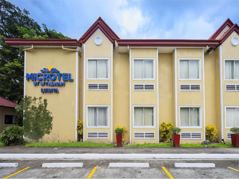 Microtel By Wyndham Tarlac Esterno foto