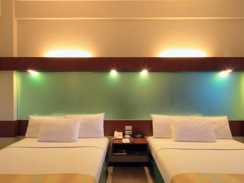 Microtel By Wyndham Tarlac Esterno foto