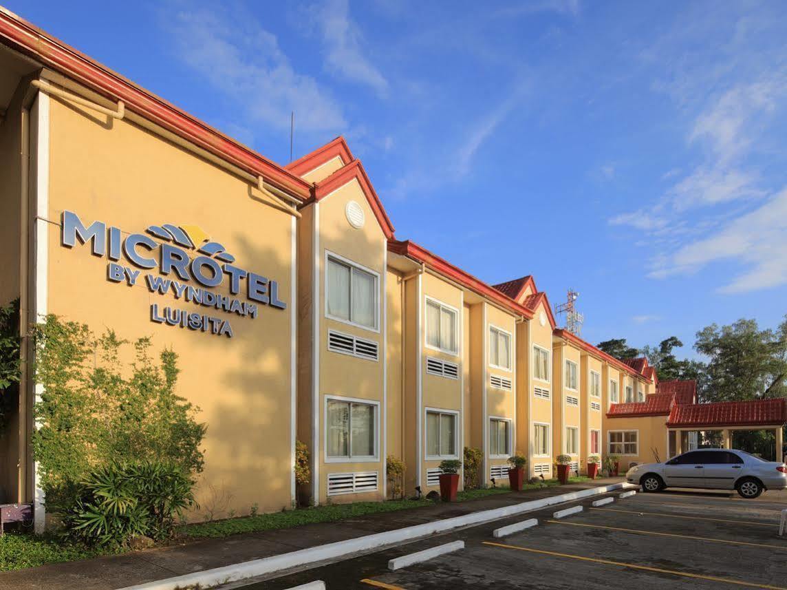 Microtel By Wyndham Tarlac Esterno foto