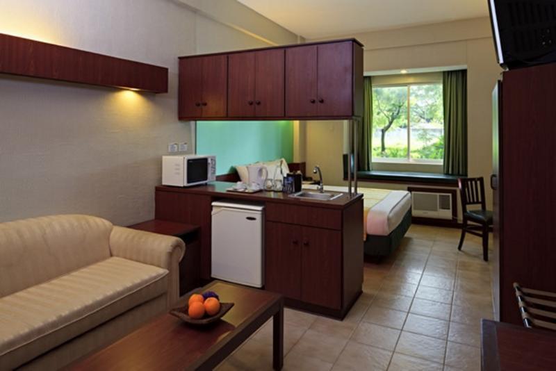 Microtel By Wyndham Tarlac Esterno foto