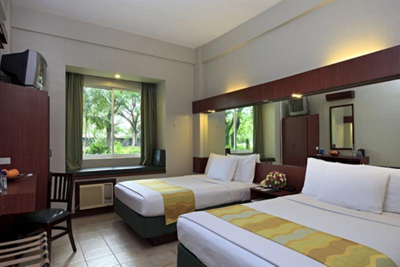 Microtel By Wyndham Tarlac Esterno foto