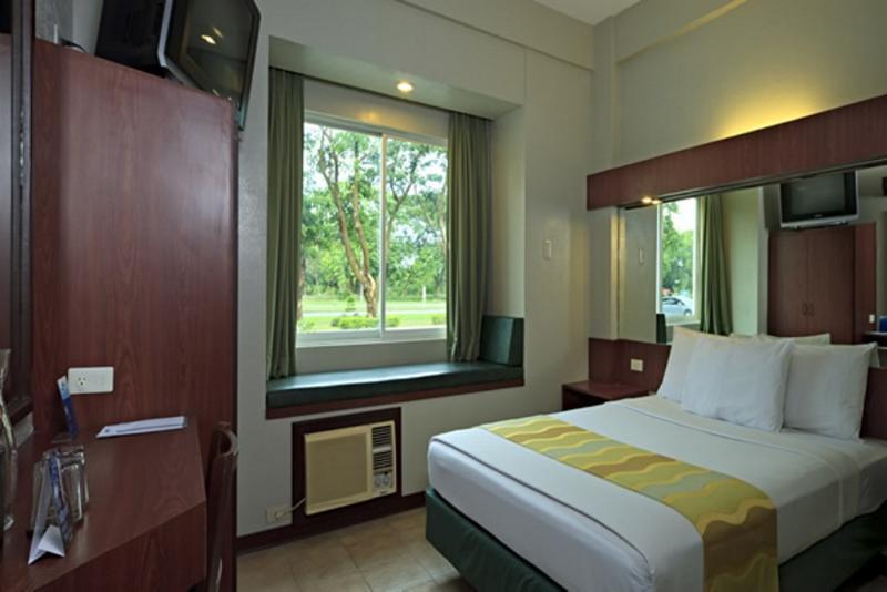 Microtel By Wyndham Tarlac Esterno foto